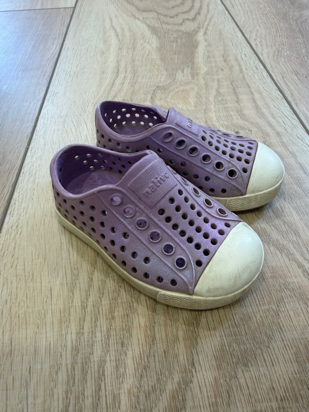 Native Kids toddler Perforated Slip-On Water Shoes in Purple and White
